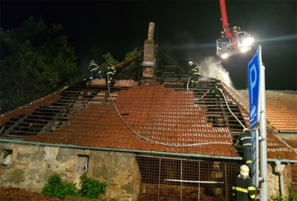 Ve Slaném na Kladensku došlo k požáru starého domu, škody jsou vyčísleny na 800 000 korun 