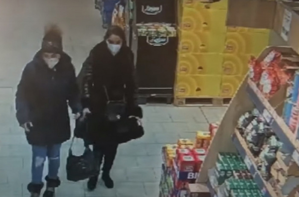 Na Kladensku v rozdělovském Lidlu okradly dvě dosud neznámé mladé zlodějky seniorku