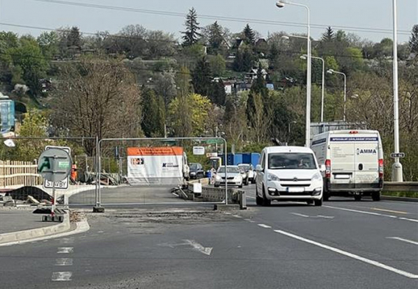 Pomalá oprava mostu do Švermova trápí kladenští řidiči