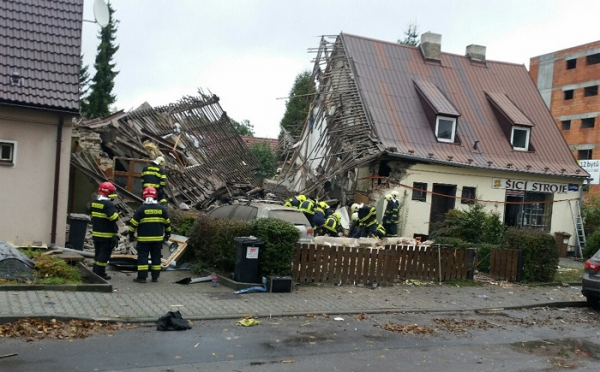 Výbuch zcela zničil rodinný domek v Kladně 