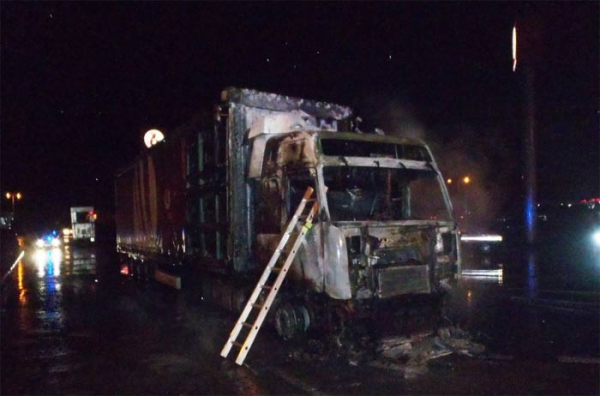 Při požáru kamionu u Rudné vznikla škoda jeden milion korun